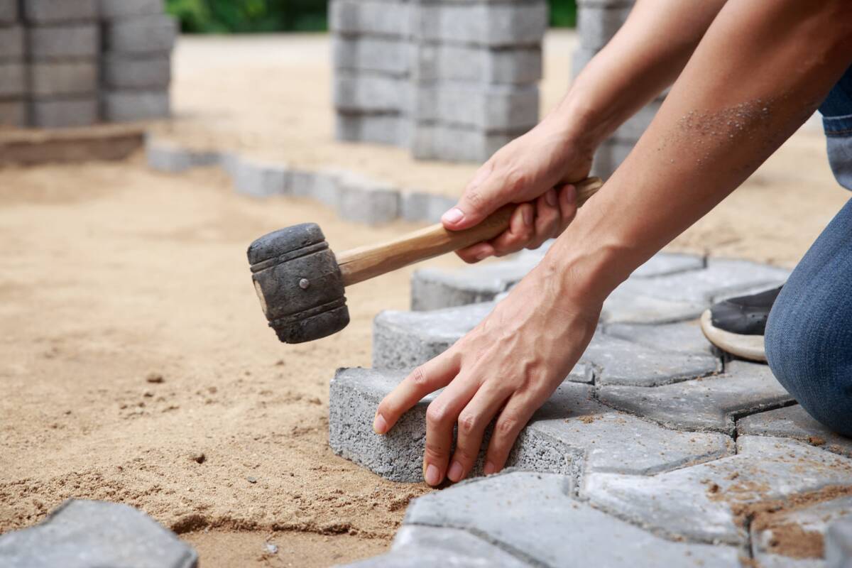 Comment poser des pavés pour créer une allée comme un pro ? Ensisheim