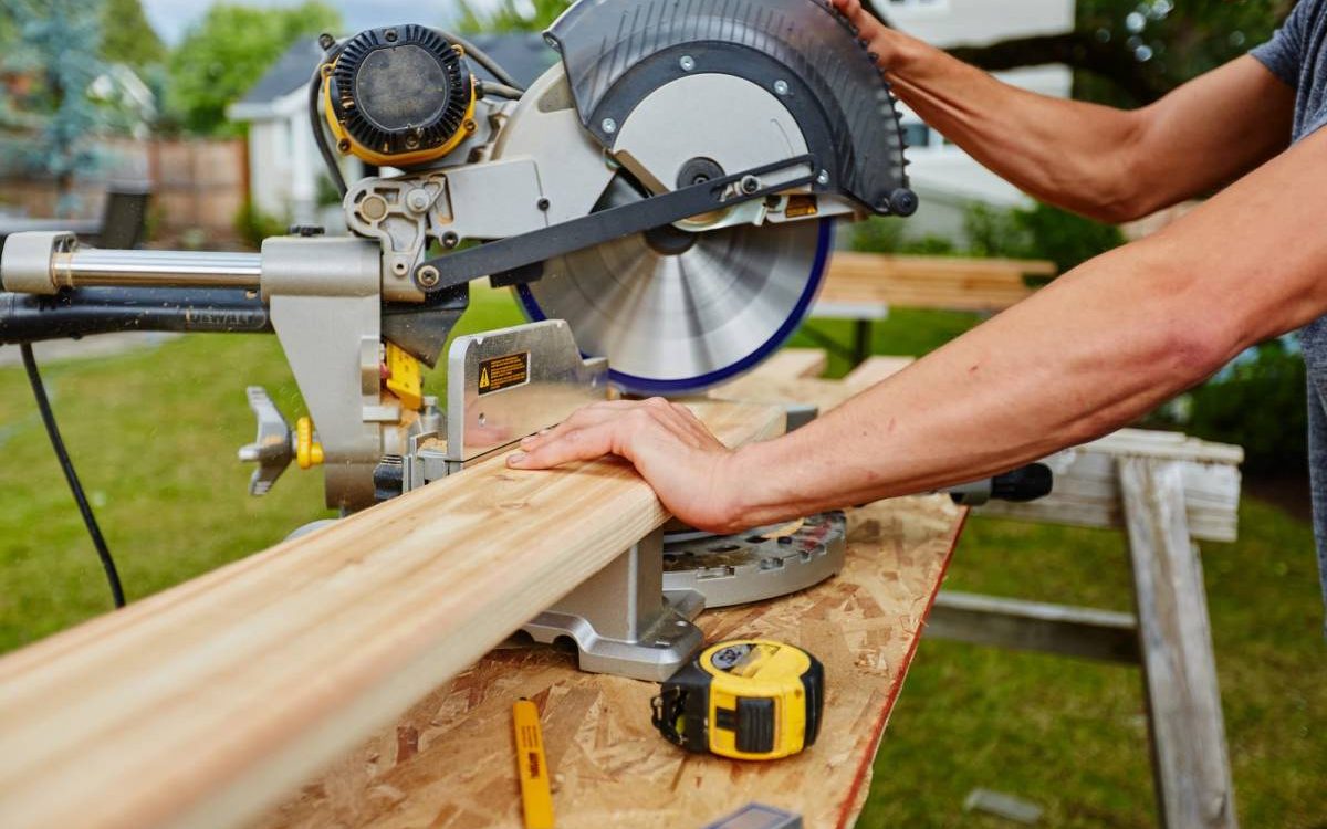 Scie circulaire ou scie sauteuse : laquelle louer selon vos travaux de coupe ? Pfastatt