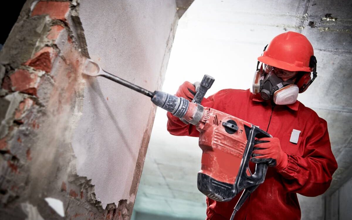 MARTEAU_PIQUEUR 1200X750 | Runser Materiaux Travaux de démolition : dans quels cas louer un marteau piqueur est indispensable ? Kingersheim